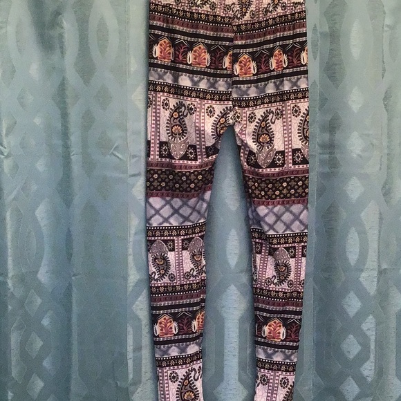 Leggings 4 pair L/XL all same except pattern, nice - Picture 3 of 8
